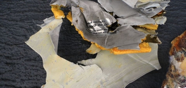 أجزاء من حطام الطائرة المفقودة «أ. ف. ب»