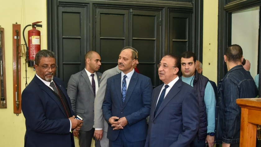 محافظ الإسكندرية يتابع تجهيز مقرات الانتخابات الرئاسية