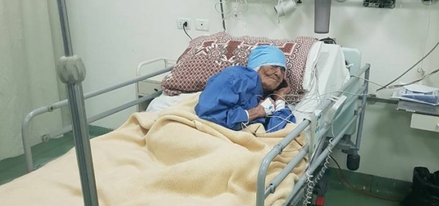 بالصور| وزير الدفاع يكلف بعلاج سيدة مسنة بسوهاج