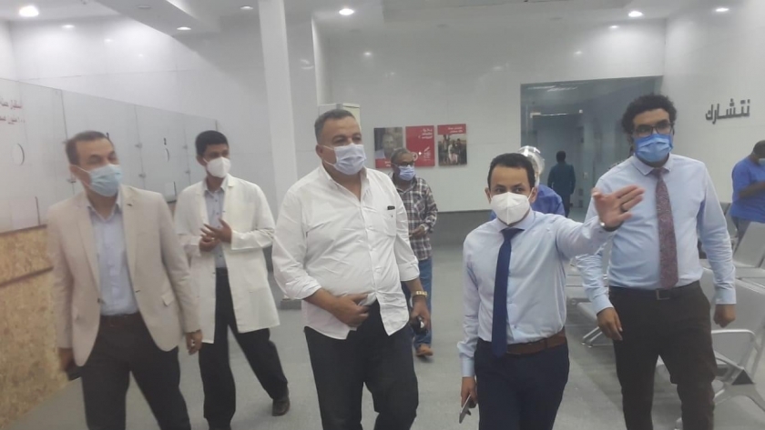 جانب من زيارة رئيس لجنة الصحة بمجلس النواب لمستشفى حميات الاقصر