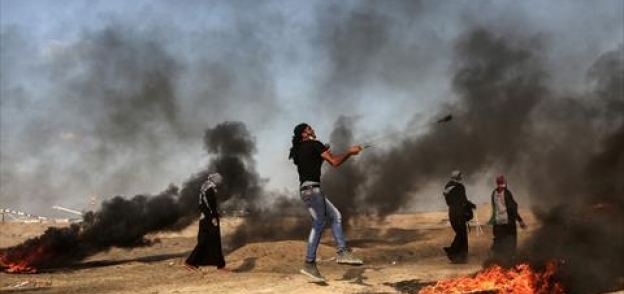 "جمعة حماية الجبهة" في غزة..استشهاد فلسطينيين اثنين وإصابة 66 آخرين