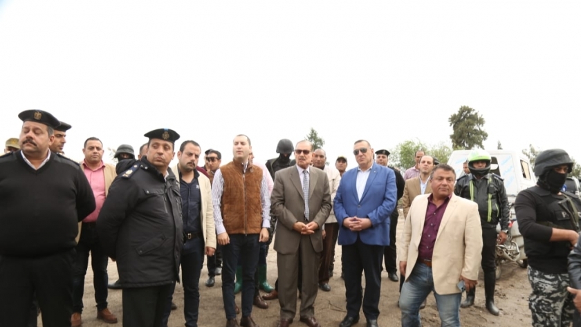 محافظ كفر الشيخ ومدير الأمن يقودان حملة مكبرة لإزالة التعديات على الأراضي الزراعية