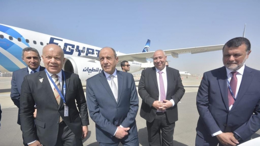 وزير الطيران المدني يستقبل طائرة جديدة من طراز آيرباص