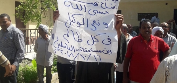 بالصور| وقفة احتجاجية للعاملين بـ"المقاولات المصرية" قطاع قنا