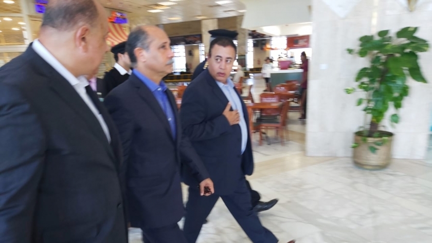وزير الطيران المدنى والطيار وائل النشار يتفقدان مطار أسوان الدولي