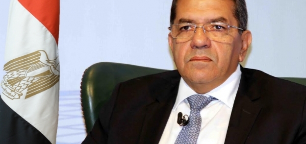 عمرو الجارحي وزير المالية -ارشيفية