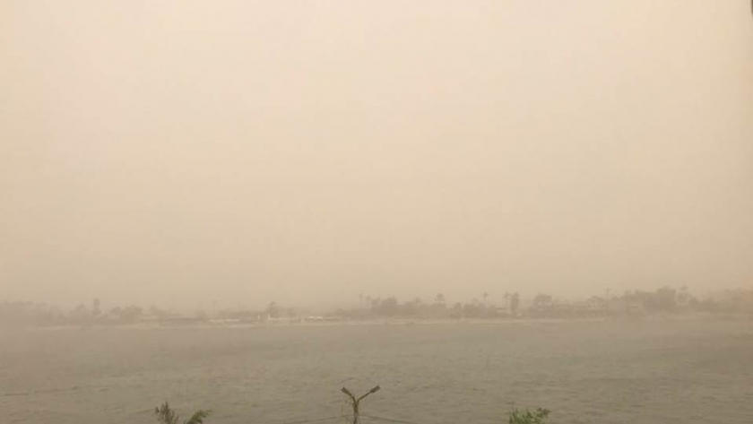 عاصفة ترابية تصل القاهرة