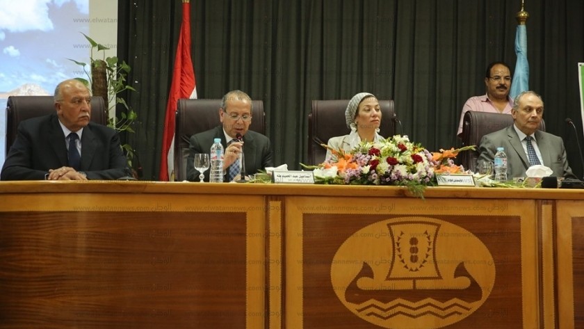 وزيرة البيئة ومحافظ كفرالشيخ يشهدان جلسة المشاركة المجتمعية