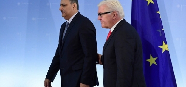 وزير الخارجية الألماني فرانك فالتر شتاينماير ورئيس هيئة المفاوضات العليا رياض حجاب