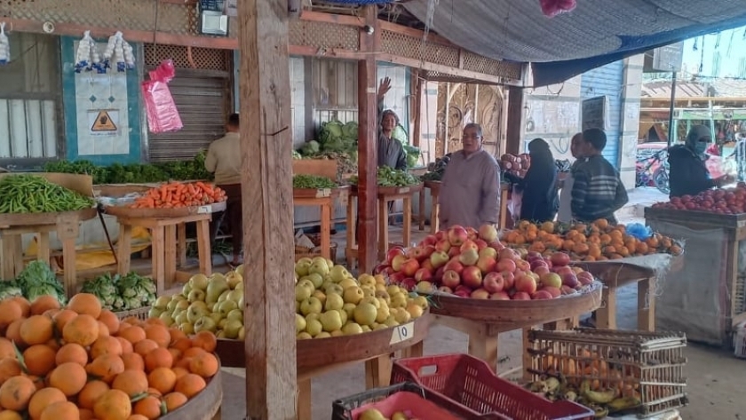 سوق شعبى للخضر والفاكهة