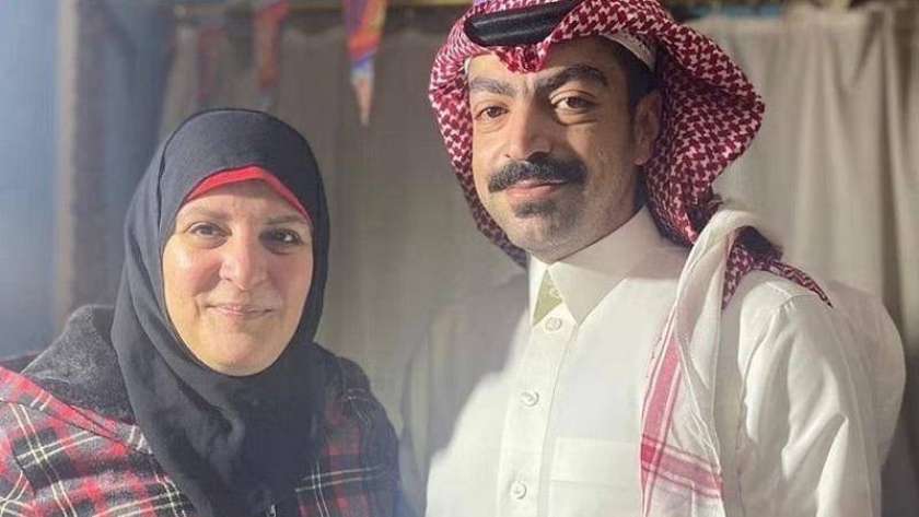 السعودي مع أمه بعد أكثر من 30 سنة فراق