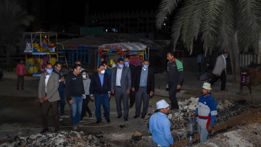 محافظ الإسكندرية بتفقد أعمال مشروعات الرصف  وتطوير بحي الجمرك