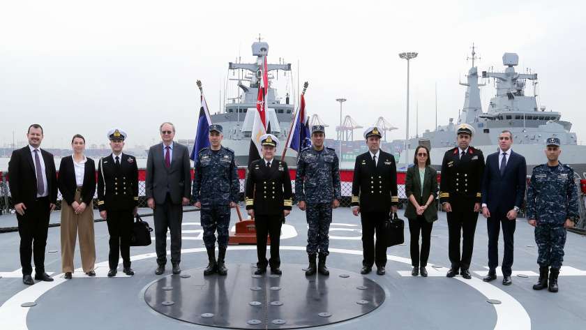 قائد القوات البحرية يلتقي قائد العملية البحرية الأوروبية بالبحر الأحمر «أسبيدس»