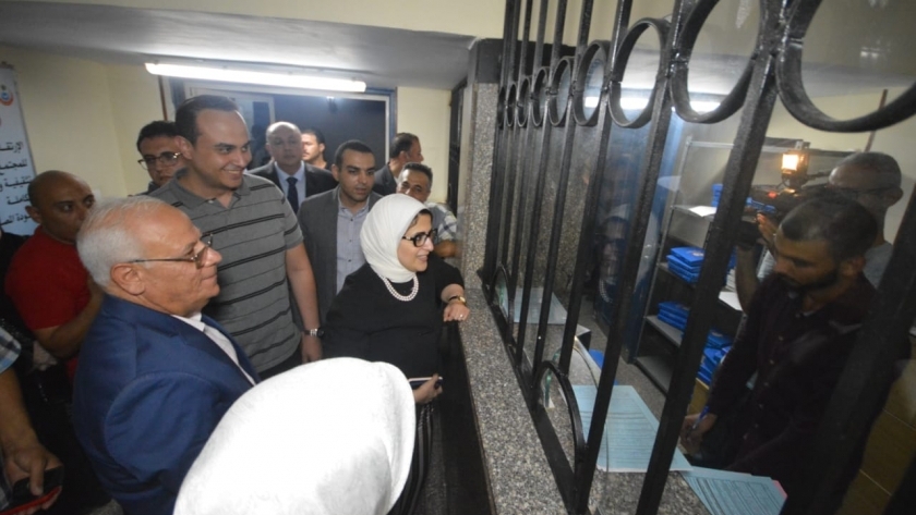 وزيرة الصحة خلال تواجدها ببورسعيد في أول يوم لتطبيق المنظومة