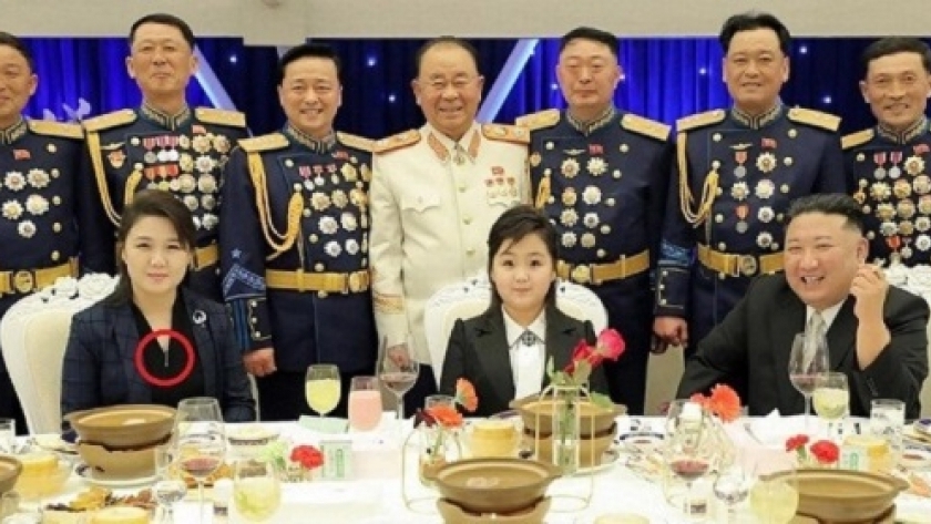 زوجة زعيم كوريا الشمالية على مأدبة العشاء