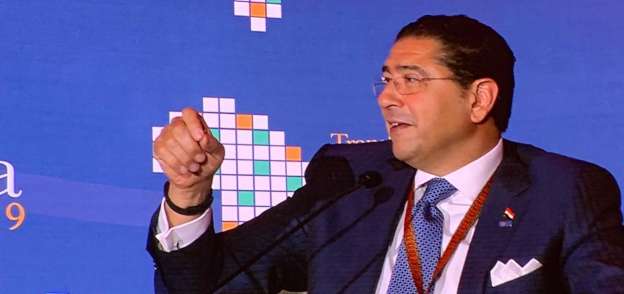 هشام عز العرب رئيس مجلس ادارة البنك التجاري الدولي خلال مشاركته فى القمة