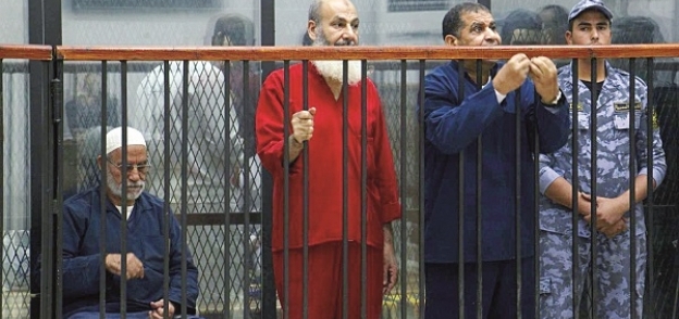 «حجازى وبديع» خلال إحدى جلسات محاكمة قيادات جماعة الإخوان الإرهابية