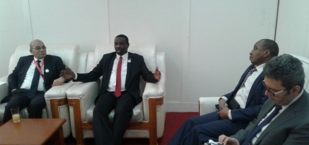 وزير الزراعة خلال لقاءه ومسئولين سودانيين