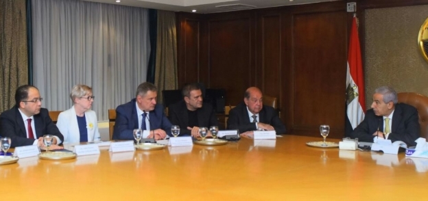 وزير الصناعة مع وفد من الشركات البولندية التي تزور مصر