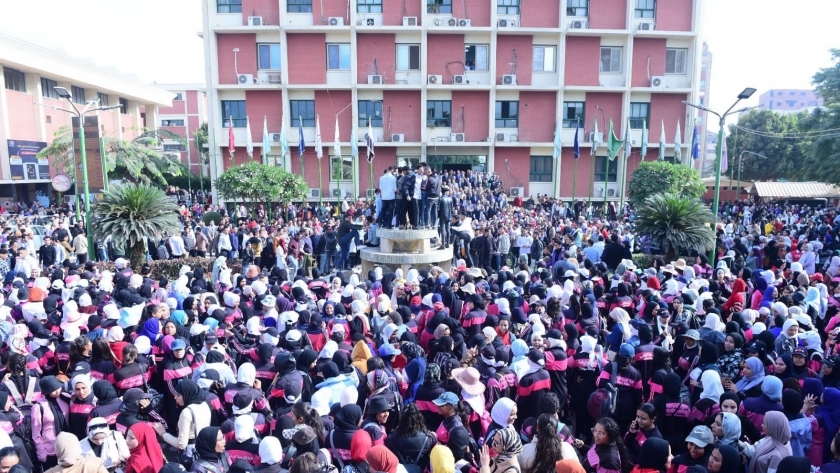 مسيرة طلابية حاشدة بجامعة سوهاج