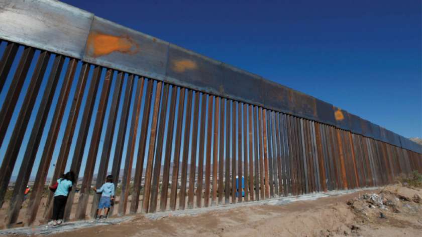 جدار الحدودي بين أمريكا والمكسيك