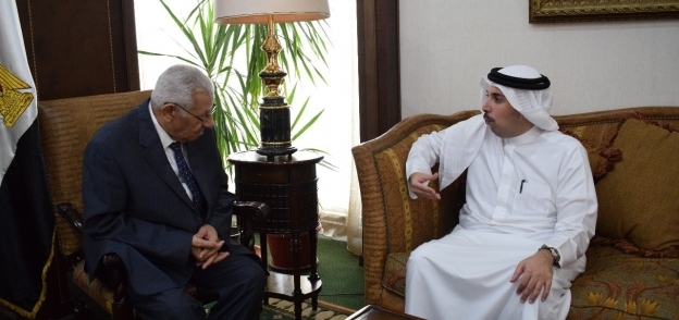 مكرم محمد أحمد يلتقى سفير البحرين