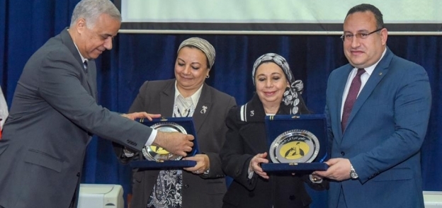محافظ الاسكندرية يدعوا القومي للمرأة لتفعيل مبادرات توعية المواطنين