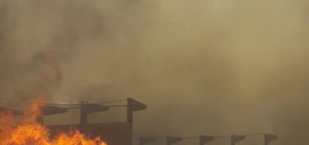 بالصور| حريق بمصنع الخشب الحبيبي التابع لمصنع سكر كوم أمبو بأسوان