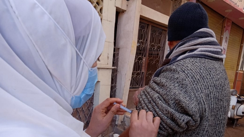 حملات تطعيم المواطنين بلقاح كورونا