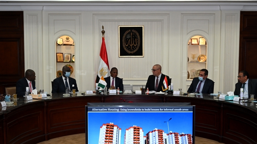 وزير إسكان كوت ديفوار يطّلع على تجربة مصر في توفير الوحدات السكنية