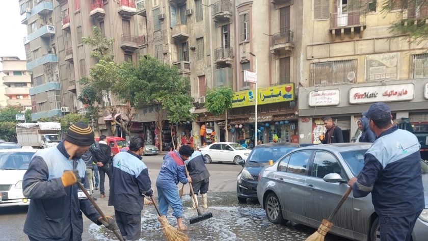 سحب مياه الأمطار بشوارع القاهرة