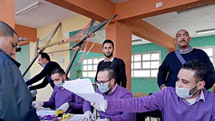 تعليم الإسكندرية تفتح ٢١ مدرسة لصرف شريحة التابلت لطلاب الثانوية العام