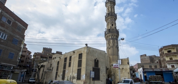 اشتهر المسجد بمئذنته الأثرية ويتوافد عليه المصريون بكثافة طوال أشهر السنة