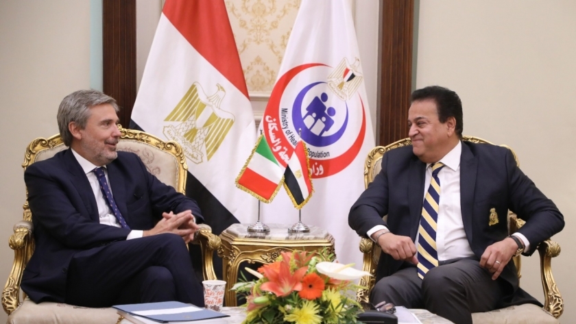 وزير الصحة يبحث مع السفير الإيطالي إنشاء مصانع جديدة للأدوية بمصر