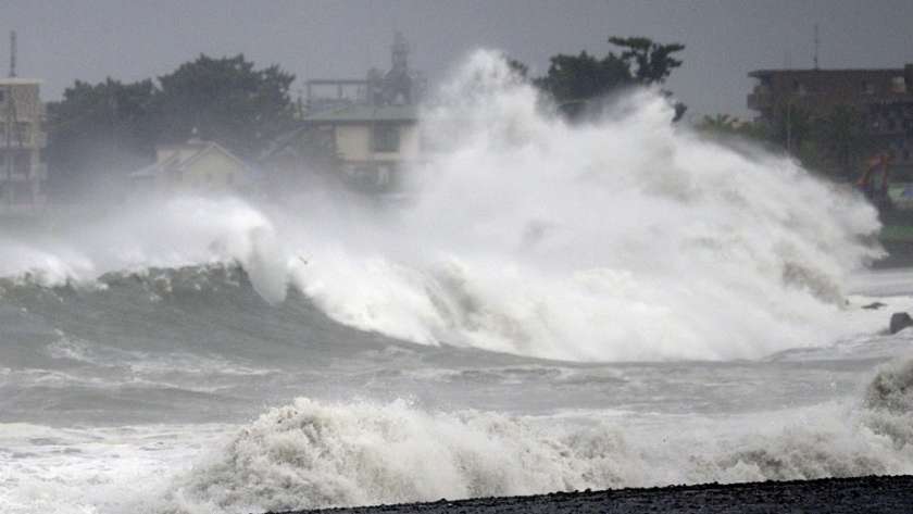 إعصار "فاكساي" يضرب اليابان