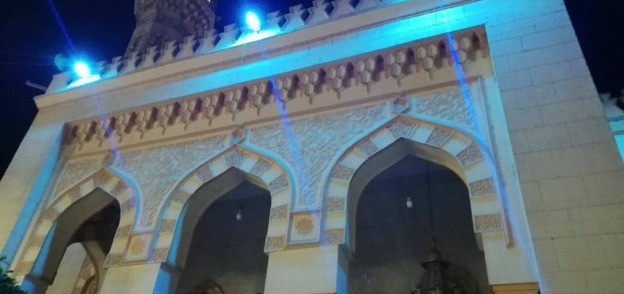مسجد في بني سويف يحتفل باليوم العالمي لـ"التوحد" بالإنارة الزرقاء