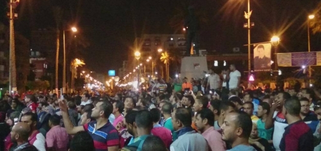 المئات من مستحقي "الإسكان الاجتماعي" يغلقون شارعين في بورسعيد