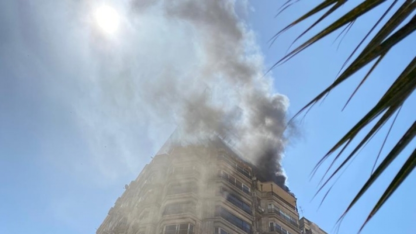 حريق شقة سكنية فى شارع محي الدين بالدقى
