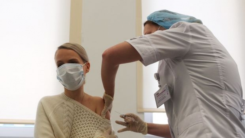 استمرار التطعيم ضد فيروس كورونا فى روسيا