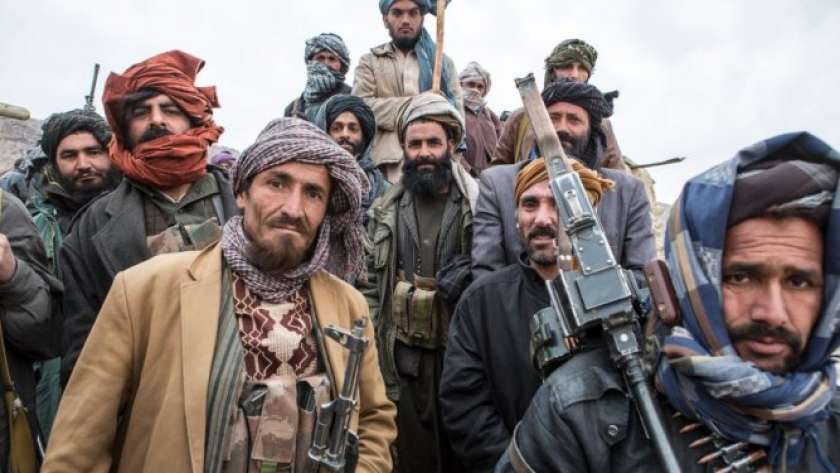 عناصر حركة طالبان يحتفلون بإحكام سيطرتهم على أفغانستان