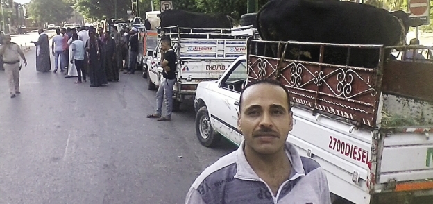 الجزارون تظاهروا بـ«الماشية» أمام مبنى المحافظة