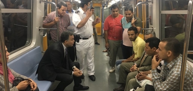 وزير النقل يتفقد محطات مترو الخط الثالث