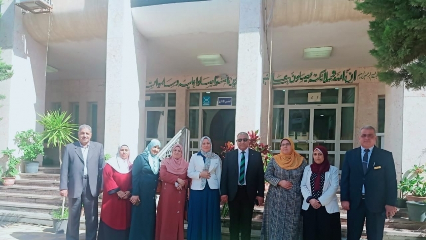 نائب رئيس جامعة الأزهر يتفقد العملية التعليمية بكلية الدراسات الإسلامية