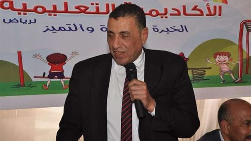 الدكتور محمد يحي عقل، استاذ اللغة الرعبية باداب كفر الشيخ الذي توفب بكورونا