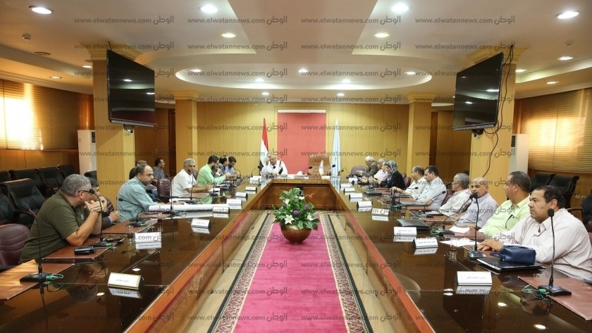 جانب من اجتماع السكرتير العام لكفر الشيخ مع رؤساء المدن