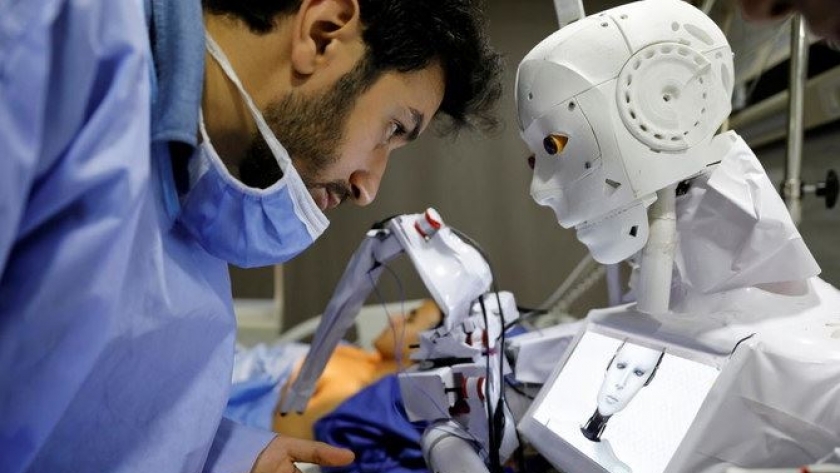 استخدام الروبوت في القطاع الطبي