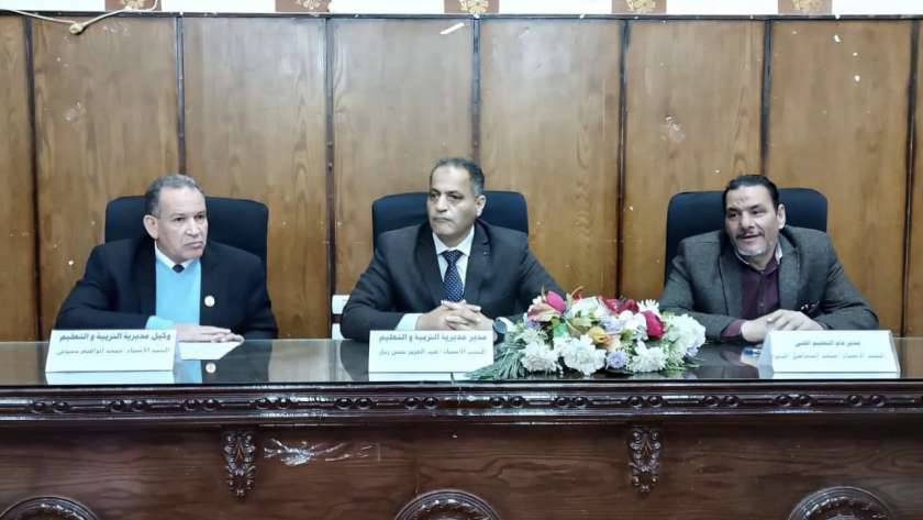 عبدالعزيز زنار وكيل وزارة التربية والتعليم باسيوط