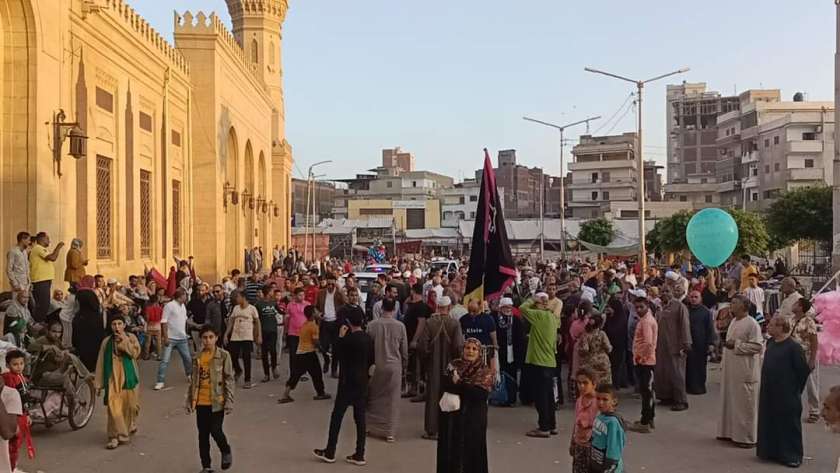 توافد الآلاف على مسجد سيدي إبراهيم الدسوقي