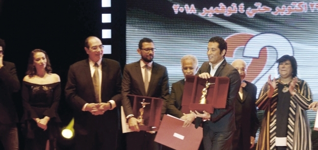 «سعد» يتسلم جائزة أفضل ممثل فى حفل الختام