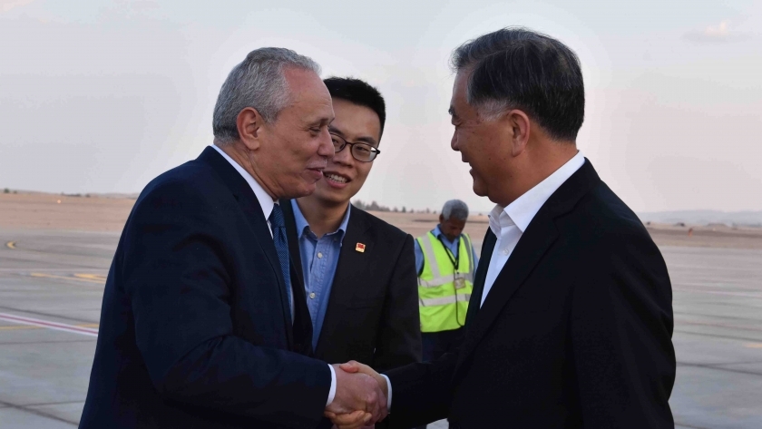 محافظ الأقصر يستقبل رئيس اللجنة الوطنية للمؤتمر الإستشاري الصيني